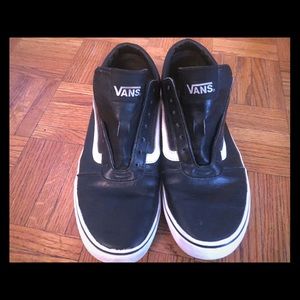 Vans size 8 men’s size 10 women’s. Just need laces